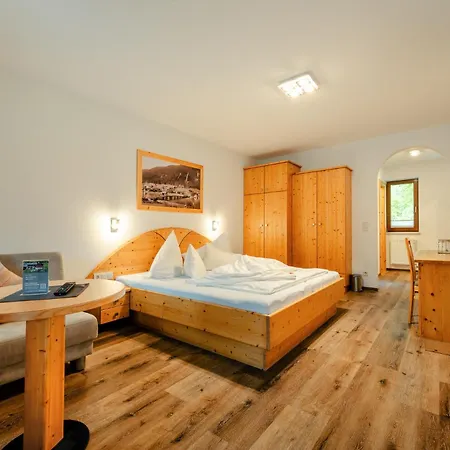 Haus Binter 게스트하우스 3*